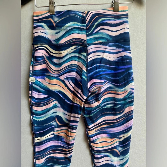 Vuori high waisted multi colour leggings  Sz 27" (M/L) - Picture 6 of 9
